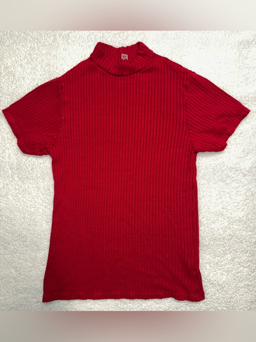 Ribbed Mock-Neck Short Sleeve Tee in Red